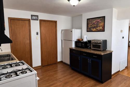 Facilities, Location! Location! 2bd 1bth spacious apartment! in Bridgeport