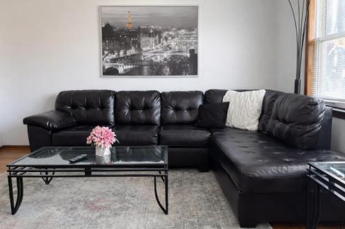 Location! Location! 2bd 1bth spacious apartment!