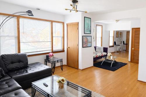 Facilities, Location! Location! 2bd 1bth spacious apartment! in Bridgeport
