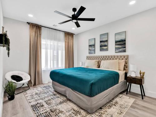 Dallas Escape w/ Rooftop + Yard • Sleeps 10 in Love Field Airport