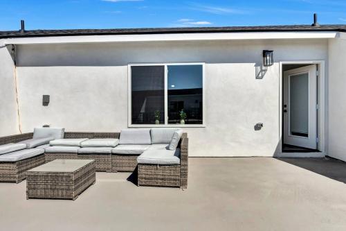 Dallas Escape w/ Rooftop + Yard • Sleeps 10 in Love Field Airport