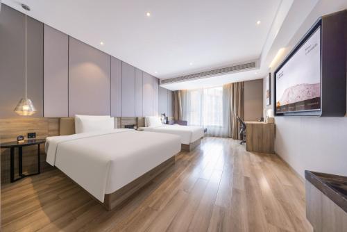 1 double bed, 1 twin bed