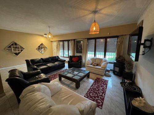 Casa con parrilla, zona Mute y Faro 5 Habitaciones in Bosque Peralta Ramos