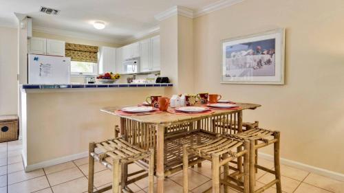 Breezy Bungalow by AvantStay Close 2 Zachary Taylor State Park Beach w Shared Pool Week Long Stays in Key West, USA