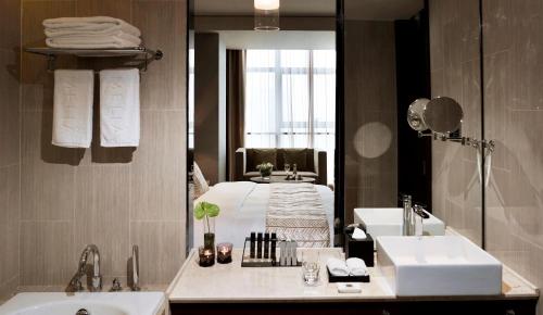 room detail thumbnail 2