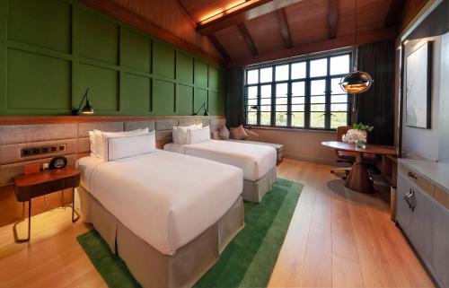 room detail thumbnail 1