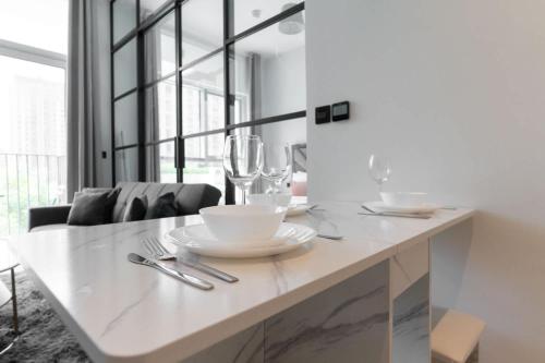 Free housekeeping visits during your stay - StayShort - Modern & Cozy Dubai Hills Retreat Sleeps 4 Great Location - image 4