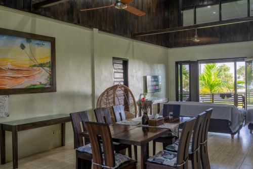 Island Time Surf Resort in Kahat
