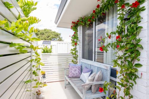 Shabby Chic Shack - 2 bedroom Beach Cottage in Yanchep