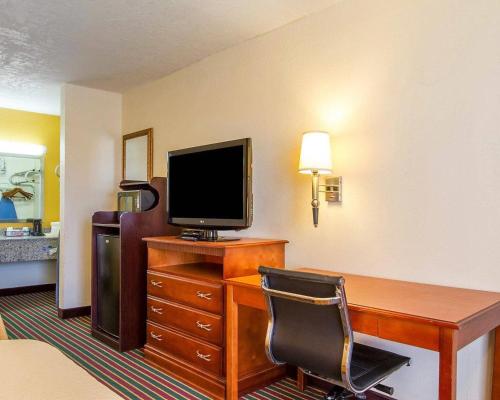 Quality Inn Dyersburg I-155 - image 20