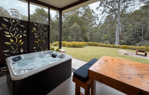 Pezsgőfürdő, Coffs Coast Mountain Retreat Cabin 2 in Nana Glen