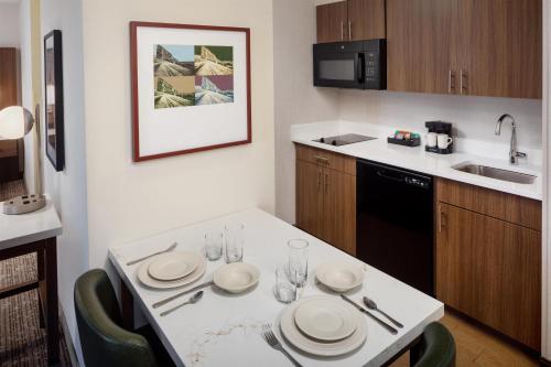 Homewood Suites by Hilton Denver International Airport - image 43