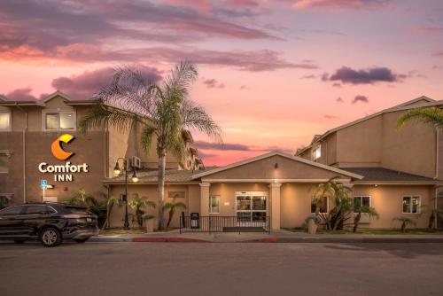 Unterkunft von außen, Comfort Inn Cockatoo Near LAX Airport in Los Angeles (CA)