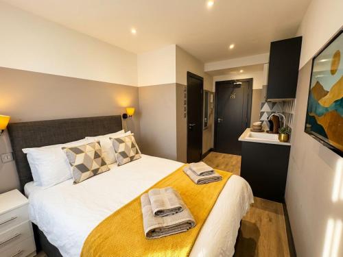 Luxury 1 Bed Riverside Apartment with Air Conditioning, London