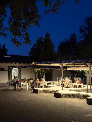 레스토랑, Il Pampaleone Glamping and Resort in 아씨리엘