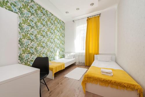 ROYAL ROOMS*** – Ljubljana, NY