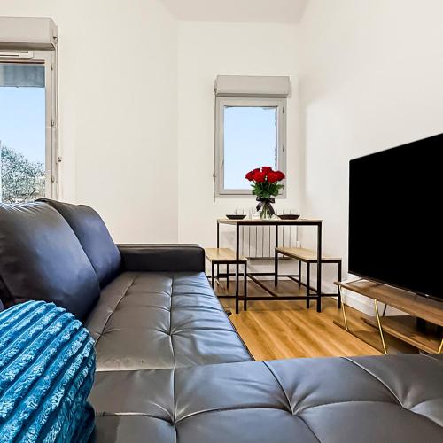 Duplex moderne et lumineux avec piscine et parking – khách sạn tại Barriere de Paris