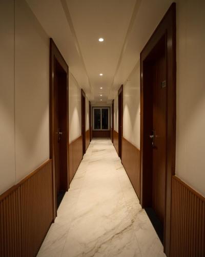 Hotel The Rajaji Restaurant and Rooms in Wadgaon