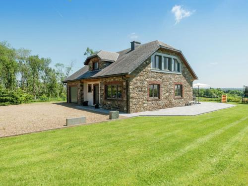  Cozy Holiday Home in Waimes with Private Garden, Pension in Weismes bei Küchelscheid