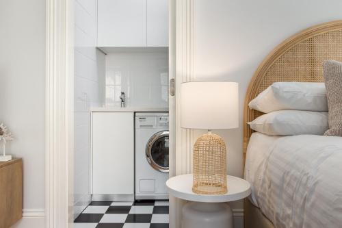 Boutique Studio with Balcony in Perfect Location - image 7