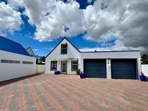 5 bedroom home in Langebaan, located close to Club Mykonos and Laguna Mall – khách sạn tại Skiathos