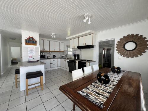 Cuina, 5 bedroom home in Langebaan, located close to Club Mykonos and Laguna Mall in Skiathos