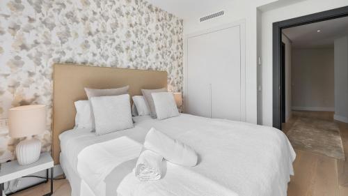 VACATION MARBELLA I Villa Sharma Sea View Villa Prime Location Heated Pool Sauna Cine & Entertainment Room Close to The Beach and Puerto Banus - image 5