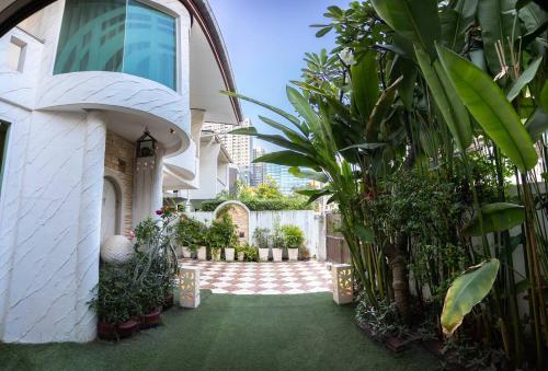 Spacious 2Floor Villa - big group - prime location