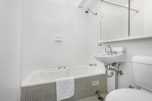 Stunning Ocean Views With Manly At Your Doorstep - image 4