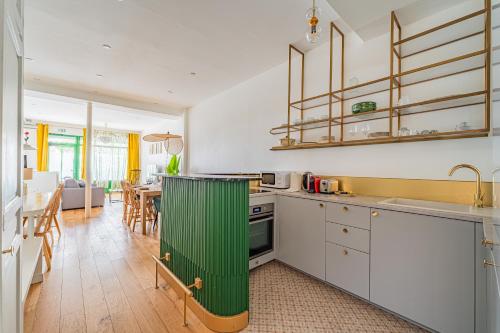 Cozy flat with 2 bedrooms in Saint Germain des Prés - up to 6 people