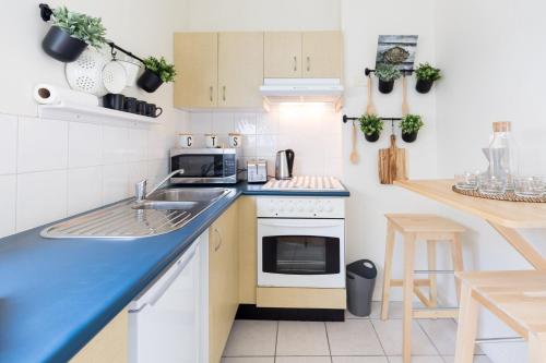 Live in the heart of Surry Hills - walk to City - image 4