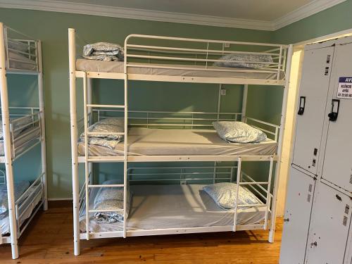 Auristelas Hostel – Lisbon, NY