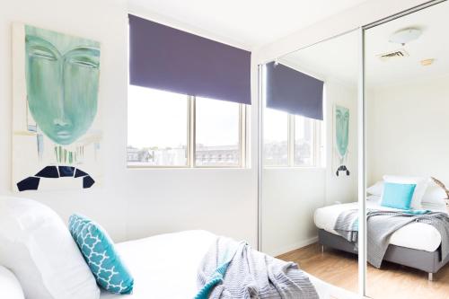 Live in the heart of Surry Hills - walk to City - image 6