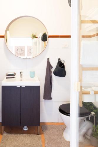 Live in the heart of Surry Hills - walk to City - image 9