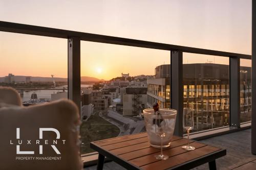 Golden Suite, RIVER&OLD TOWN VIEW, FREE Parking, Bratislava