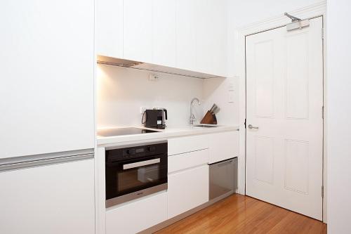 Chic and Characterful Studio Apartment - image 5