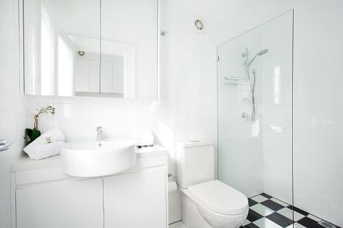 Chic and Characterful Studio Apartment - image 6