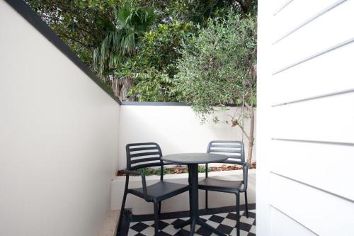 Chic and Characterful Studio Apartment - main image