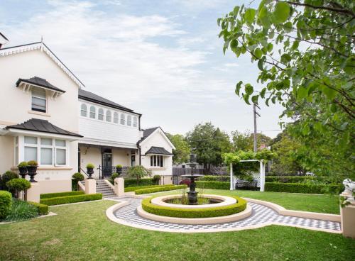 Executive Studio With Patio Near Trains - image 7