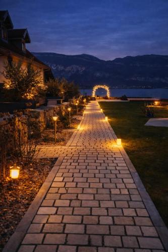 A szálláshely kívülről, Le Victoria - Cottage 4 étoiles avec Sauna au bord du lac du Bourget (Le Victoria - Cottage 4 etoiles avec Sauna au bord du lac du Bourget) in Conjux