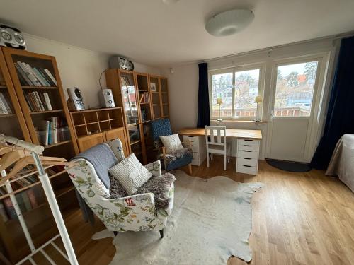 Lägenhet 2 sovrum med vardagsrum och kök i villa med gemensam ingång, Stockholm