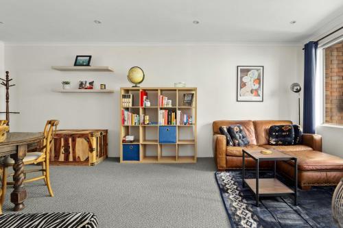 Beautifully Peaceful 2-Bed Apartment - image 3