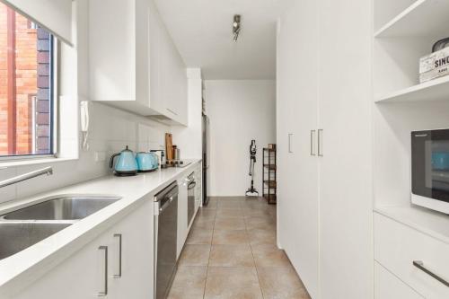 Beautifully Peaceful 2-Bed Apartment - image 5
