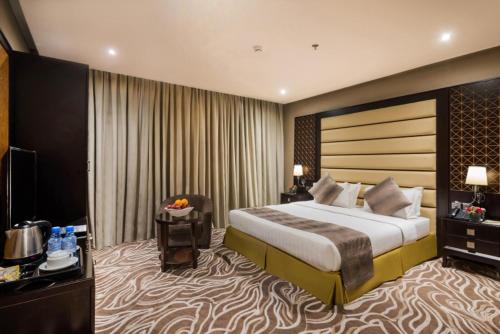 Naviti Warwick Al Khobar Room Type - Standard King Room