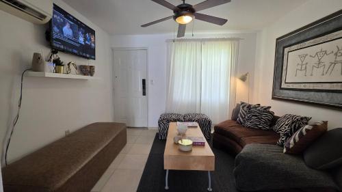 Comfortable Home in Gated Santo Domingo Community – khách sạn tại Villa Mella