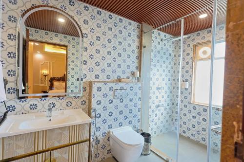 room detail thumbnail 2