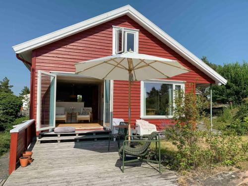 Viesnīcas āriene, Idyllic Cabin With Sea View On Peaceful Island in Gjeving