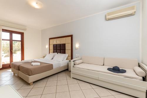 4 twin beds