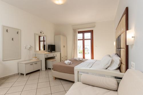 3 twin beds