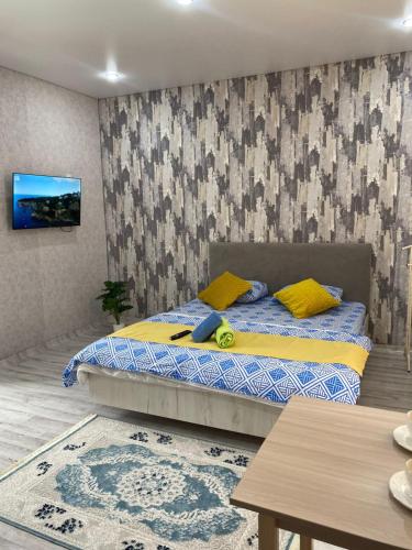 Bett, Двух этажный дом в центре (Двух этажныи дом в центре) in Uralsk